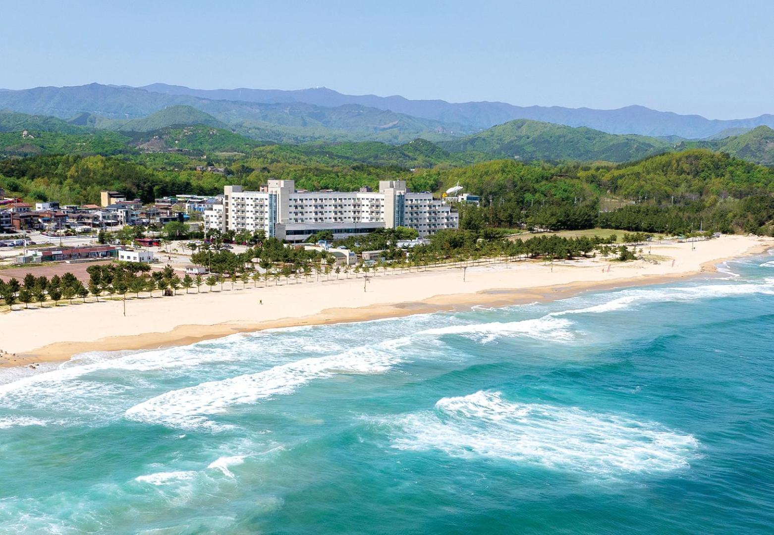 Ocean 2 You Resort Seorak Beach Hotel & Condo Sokcho Exterior photo